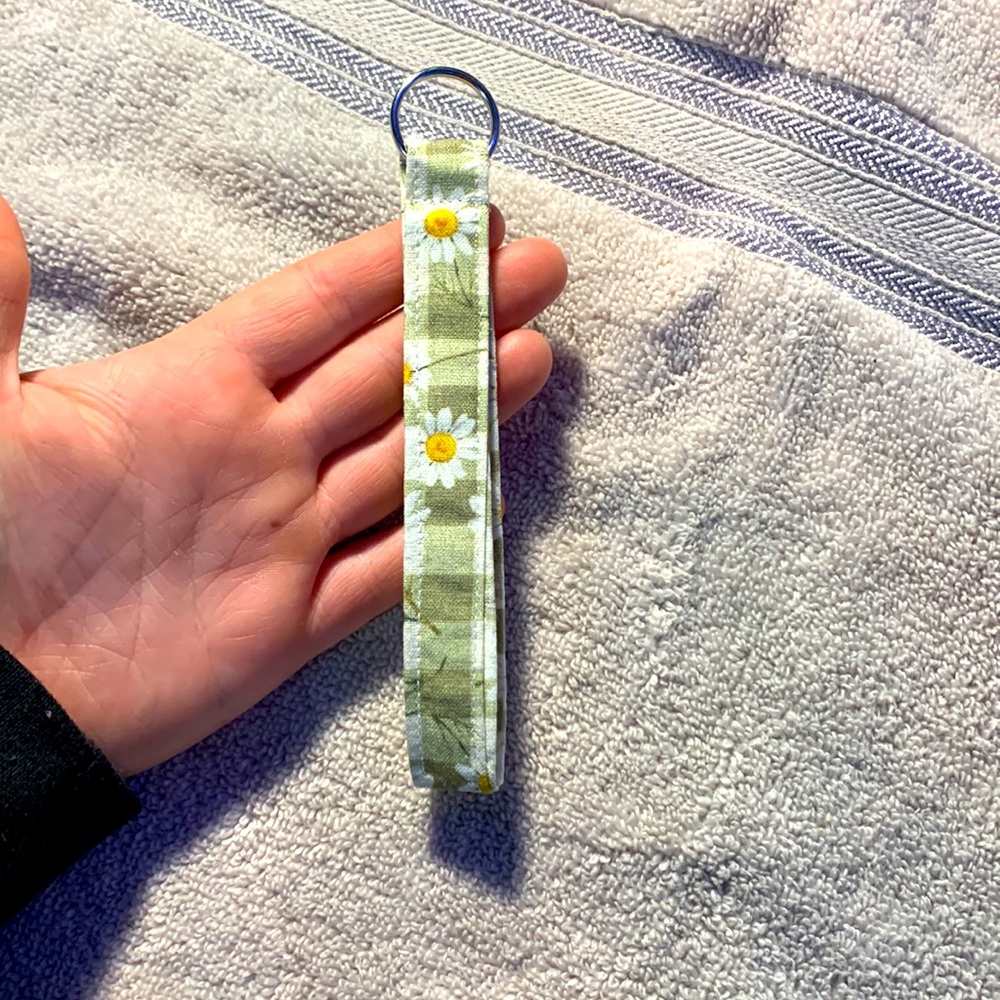Flower keychain - Picture 3 of 3
